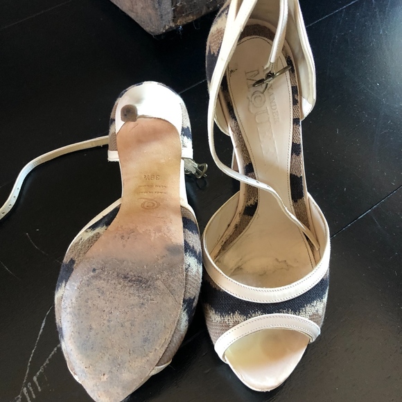 Alexander McQueen Camo Print Stilettos - Picture 3 of 3